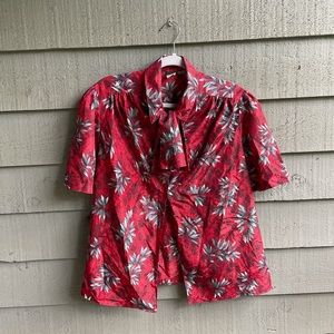 Lykettes red shirt